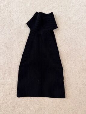 Black Ribbed Knit Halter Crop Top